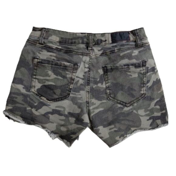 Green Camo Cut-Off Shorts Junior Size 1 Dragon Embroidery Adam Levine - Picture 5 of 7